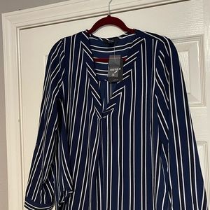 Navy striped 3/4 sleeve top